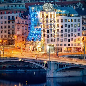 Dancing House - Tančící Dům 4* Praga